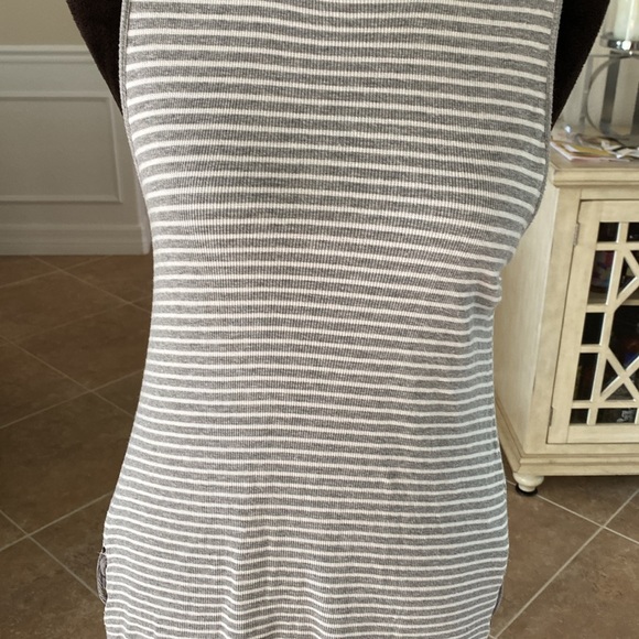 Neiman Marcus ribbed gray/white stripe sleeveless top, size M